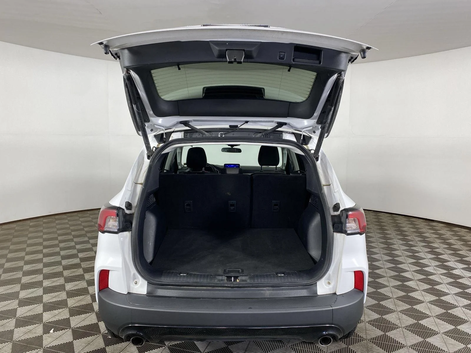 Used 2022 Oxford White Ford SE Hybrid image 9