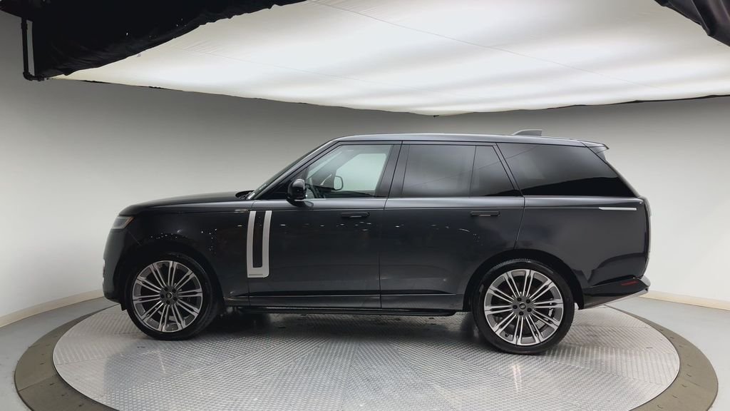 Used 2025 Carpathian Gray Premium Metallic Land Rover Autobiography image 5