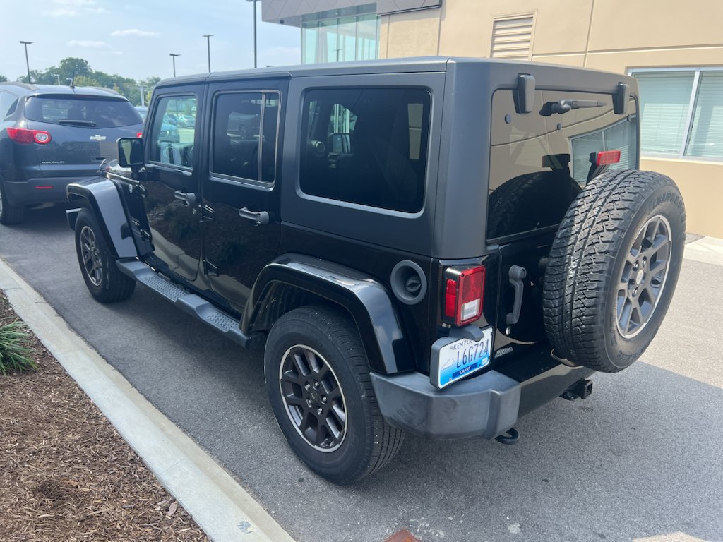 Used 2018 Black Clearcoat Jeep Sahara image 11