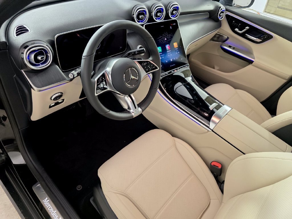 New 2027 Black Mercedes-Benz GLC 300 image 23