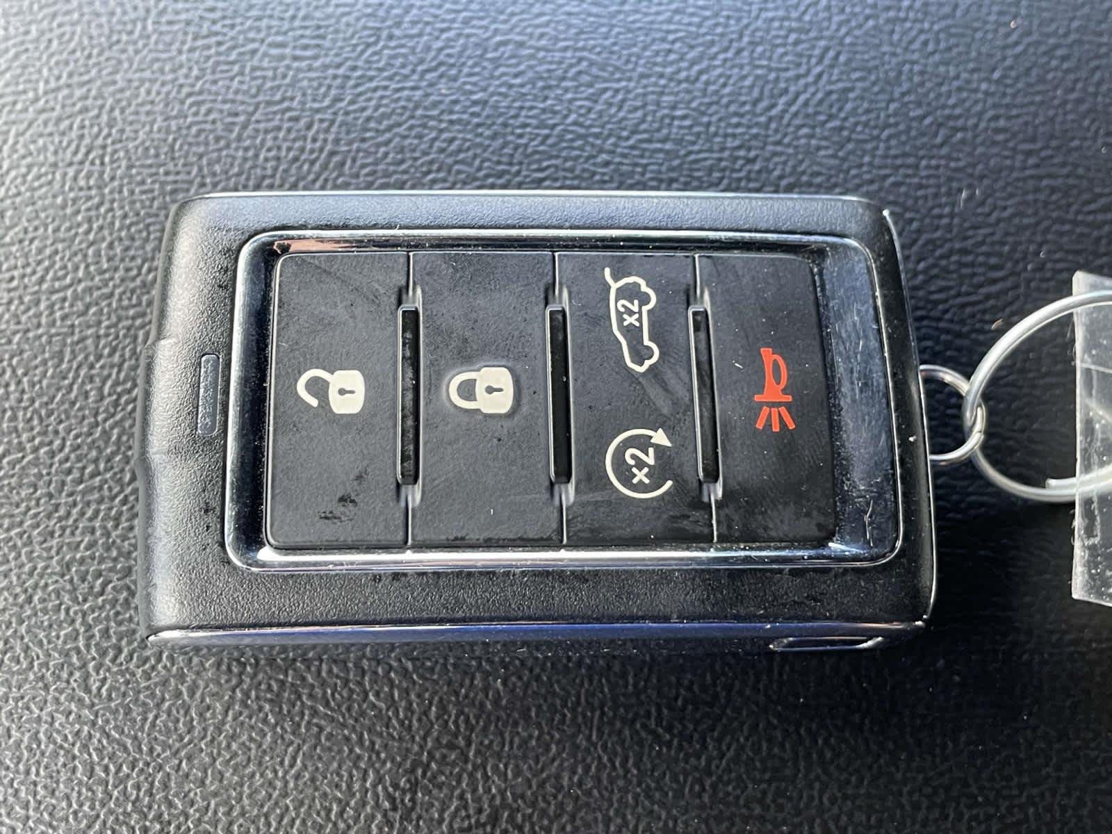 Used 2023 Whi/white Jeep Altitude image 4