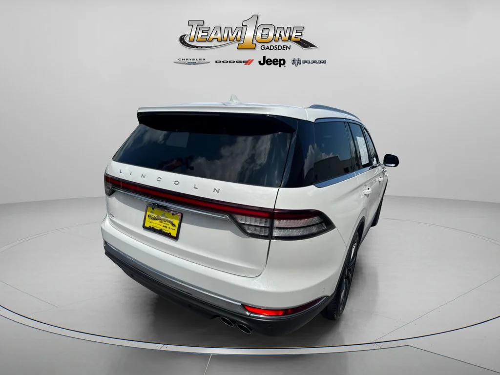 Used 2024 White Metallic Lincoln Reserve image 9