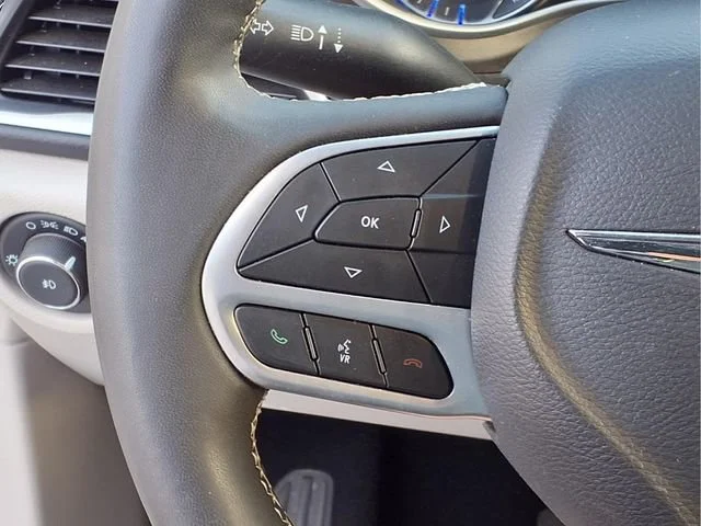Used 2024  Chrysler Touring L image 12