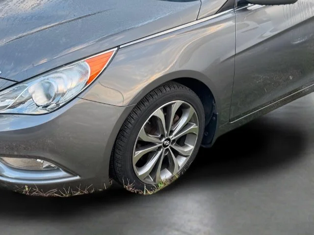 Used 2013 Gray Hyundai SE image 4