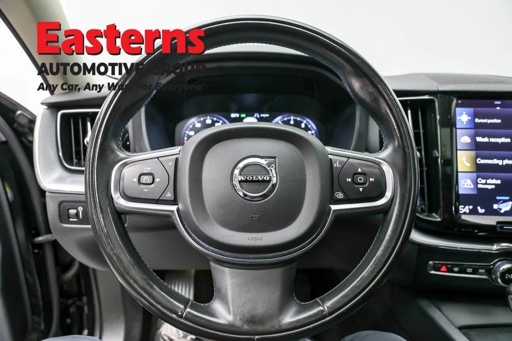 Used 2019 Black Volvo T5 Momentum image 10