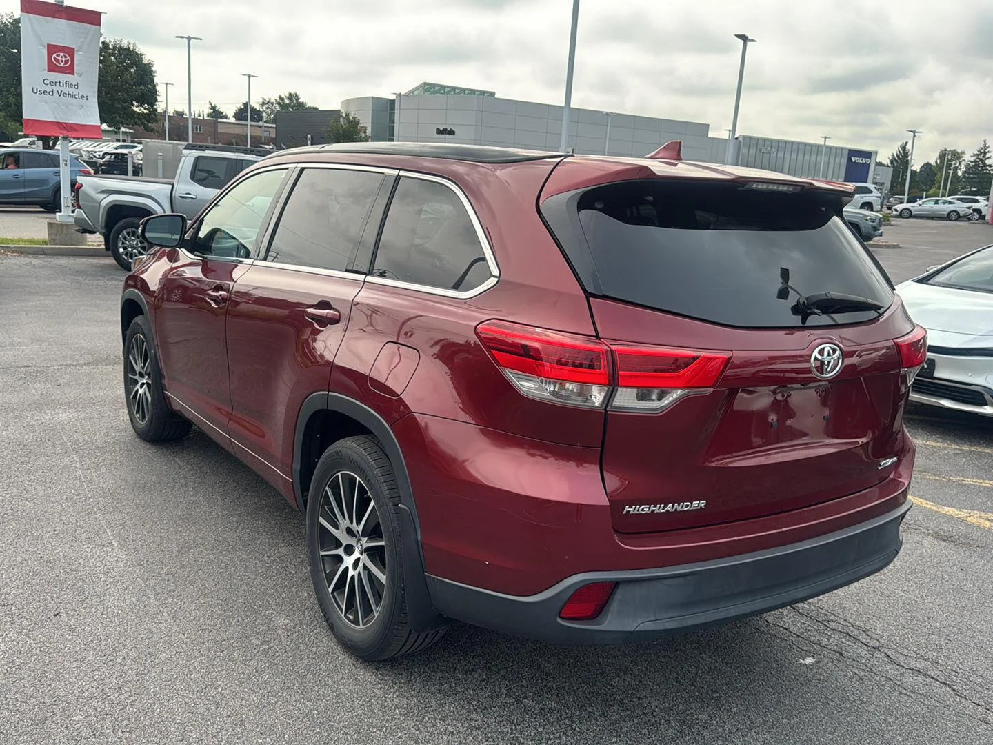 Used 2017 Salsa Red Pearl Toyota SE image 4