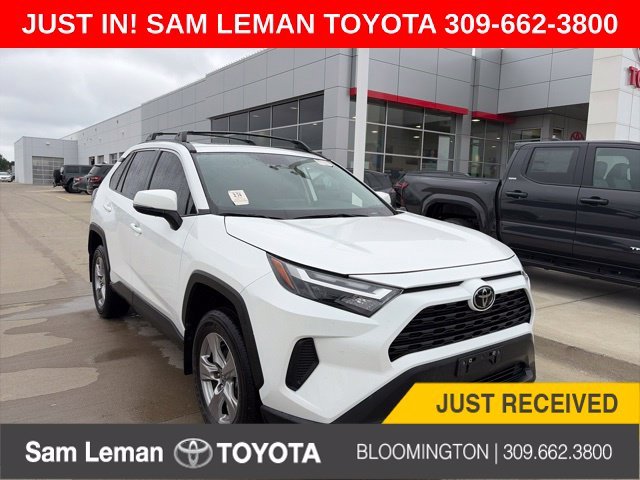 Used 2025 White Toyota XLE image 1