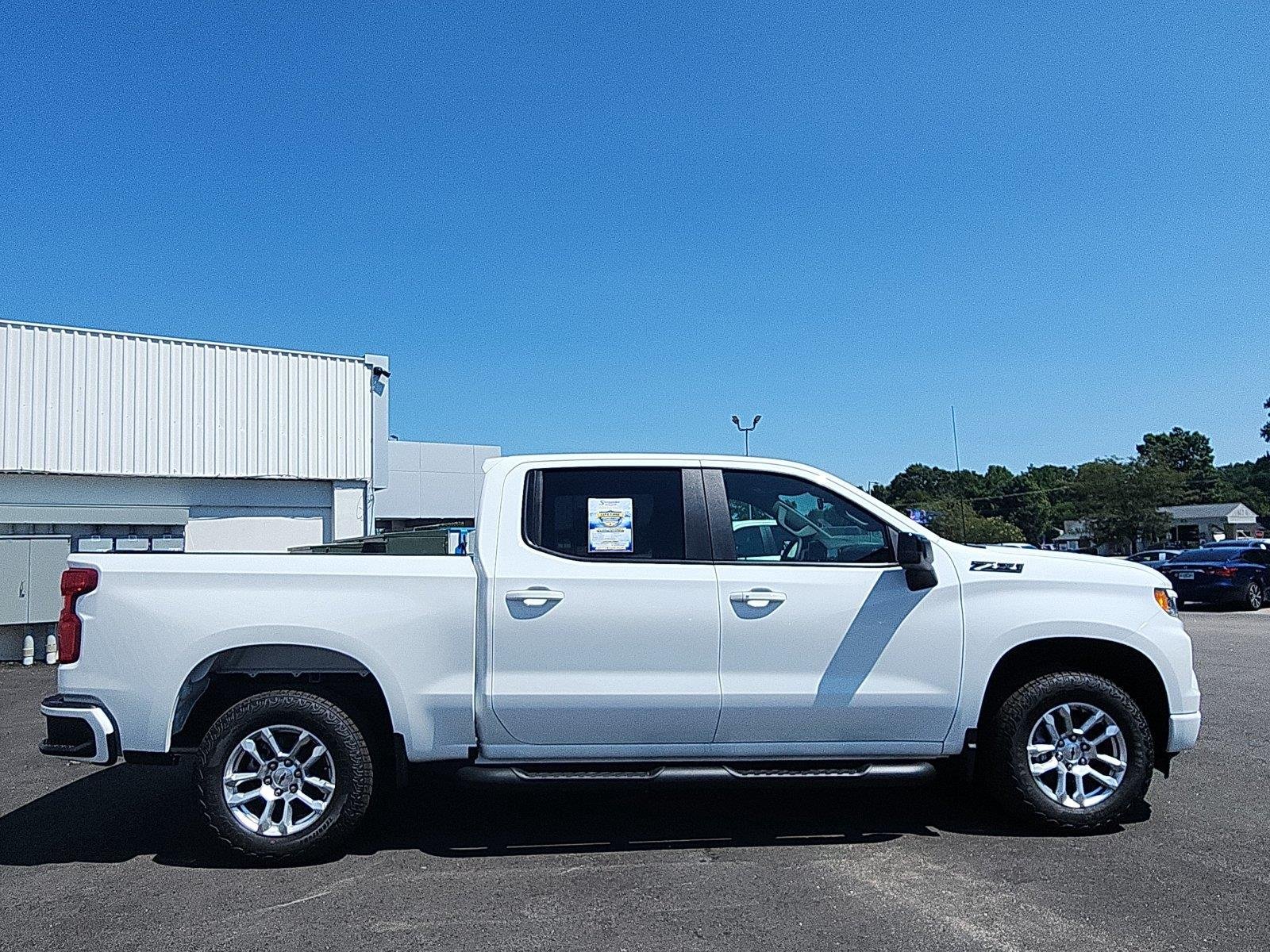 New 2026 Summit White Chevrolet RST image 6