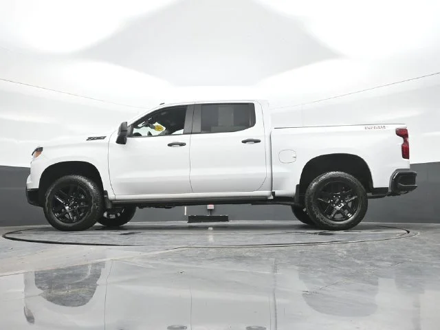 Used 2025 Summit White Chevrolet Custom Trail Boss image 20