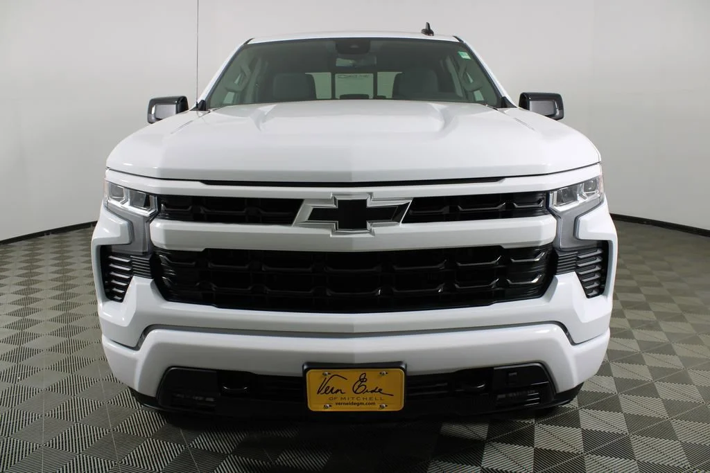 New 2026 Summit White Chevrolet RST image 2