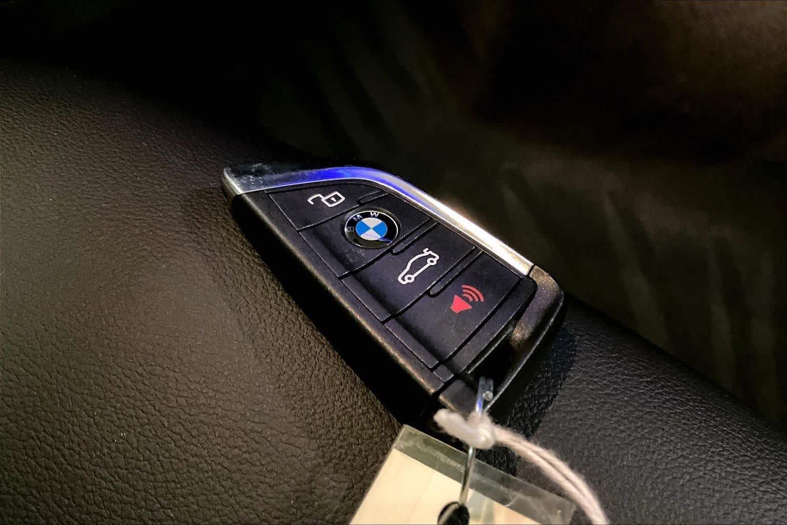 Used 2022 Black Sapphire Metallic BMW xDrive30i image 14