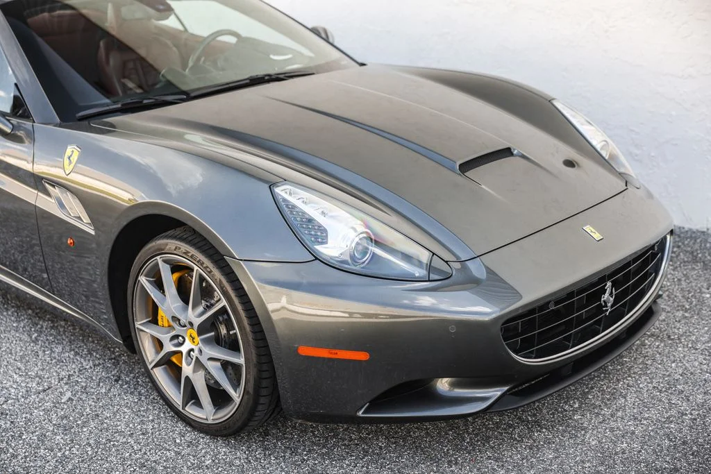 Used 2010 Silver Ferrari Base image 6