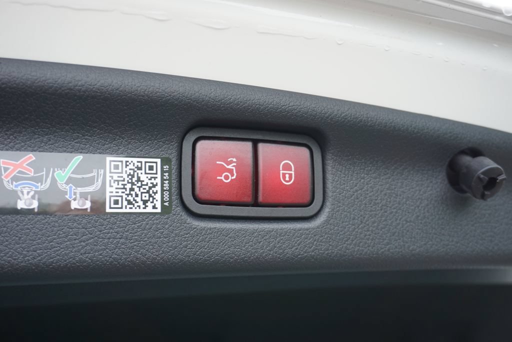 New 2026 Polar White Mercedes-Benz C 300 image 64