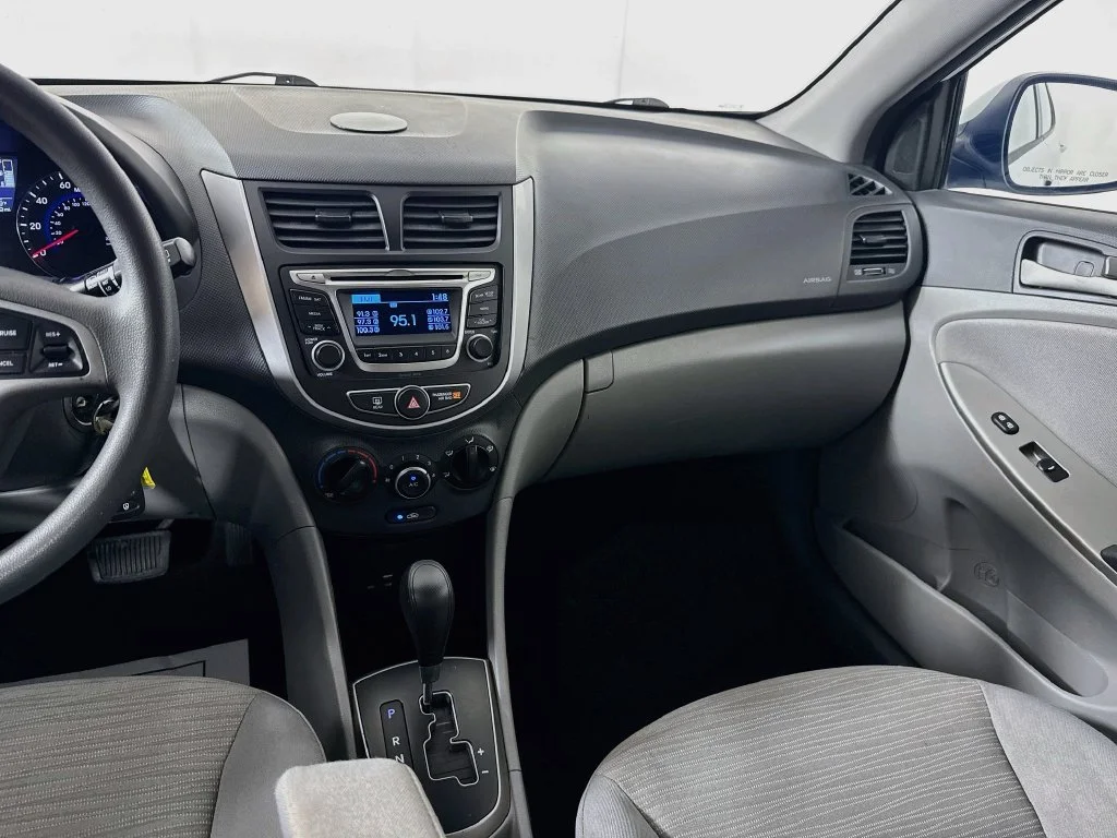 Used 2016 White Hyundai SE image 25