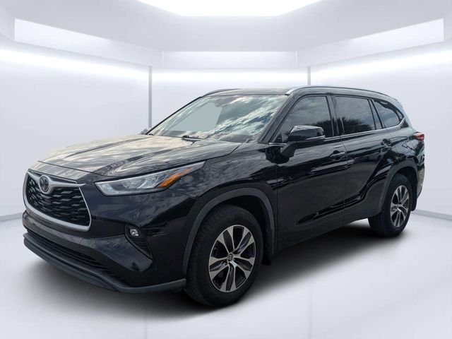 Used 2020 Black Toyota XLE image 7