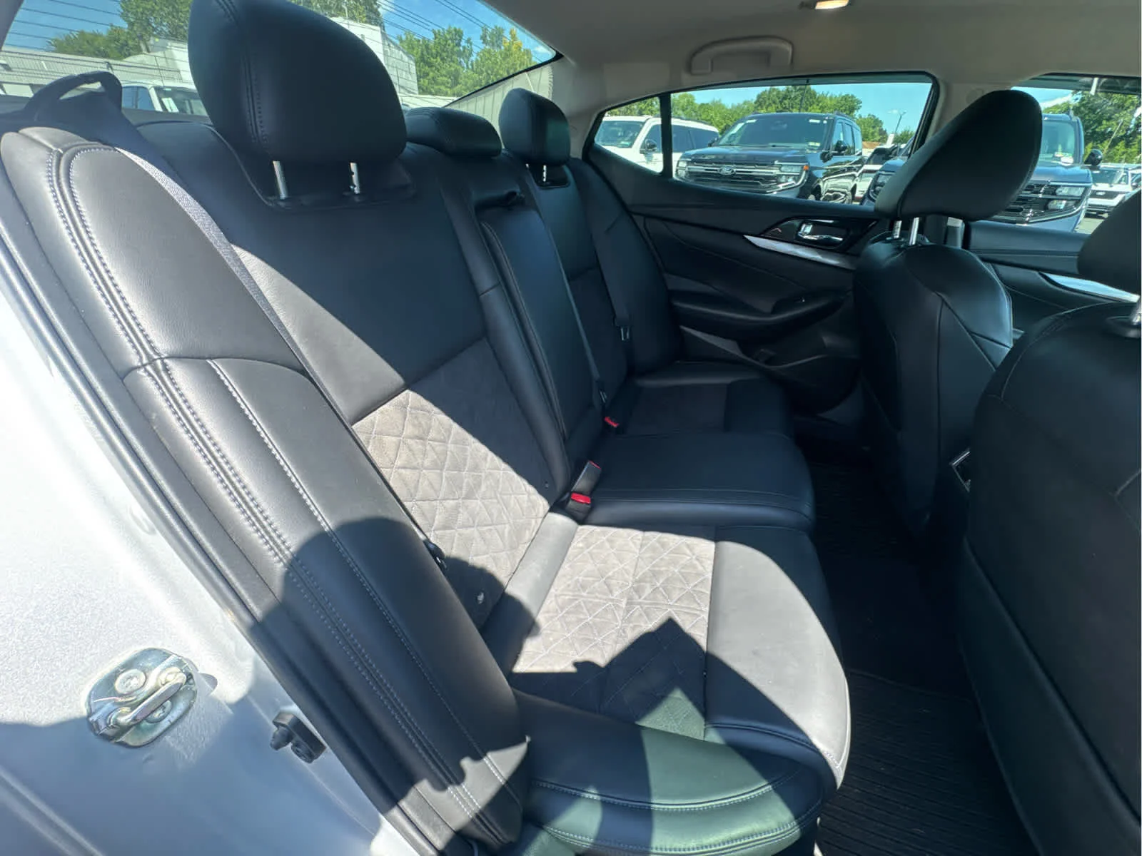 Used 2017 Brilliant Silver Nissan SR image 30