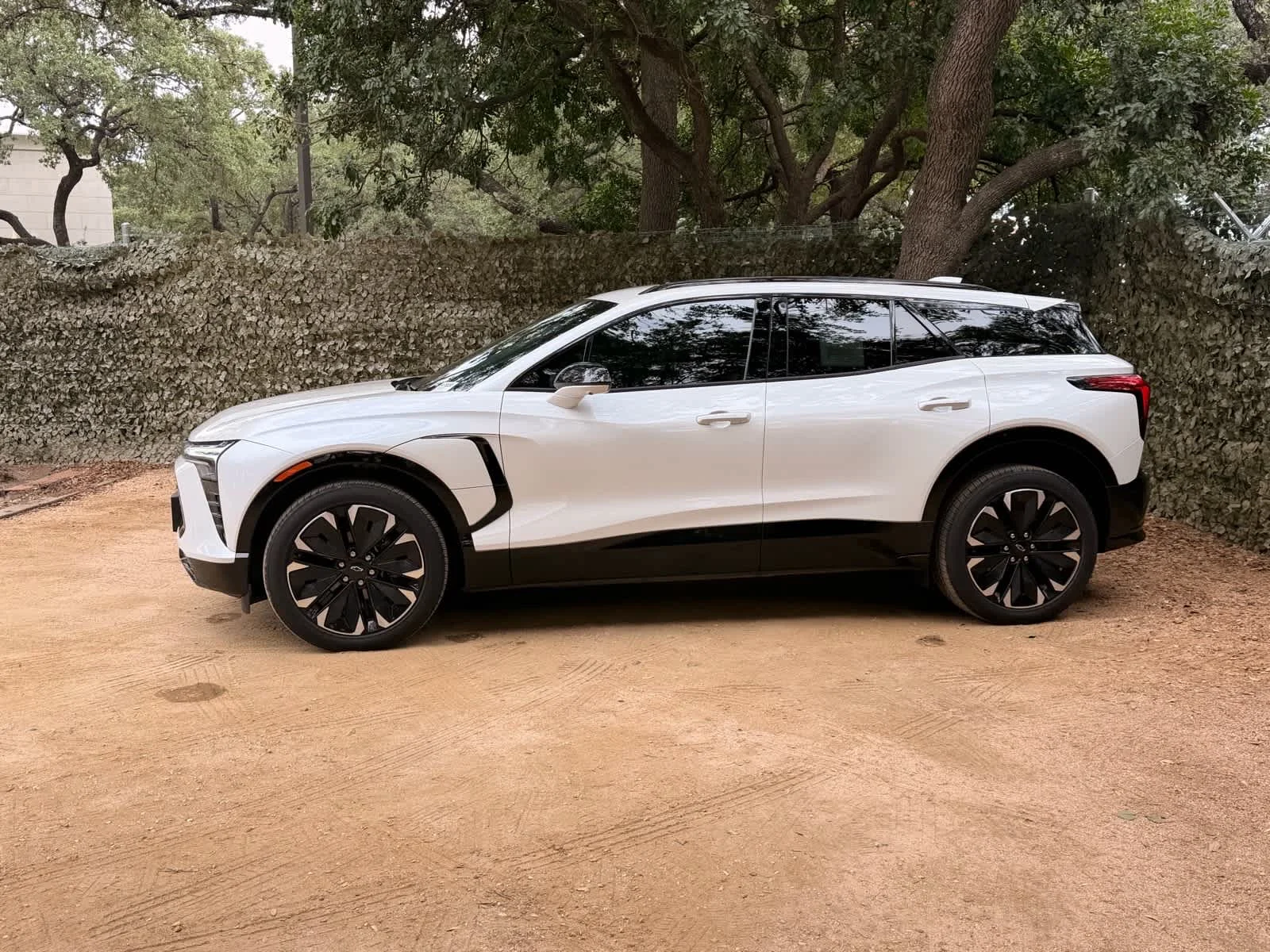Used 2024 Chevrolet Blazer EV RS with VIN 3GNKDCRJ0RS200321 for sale in San Antonio, TX