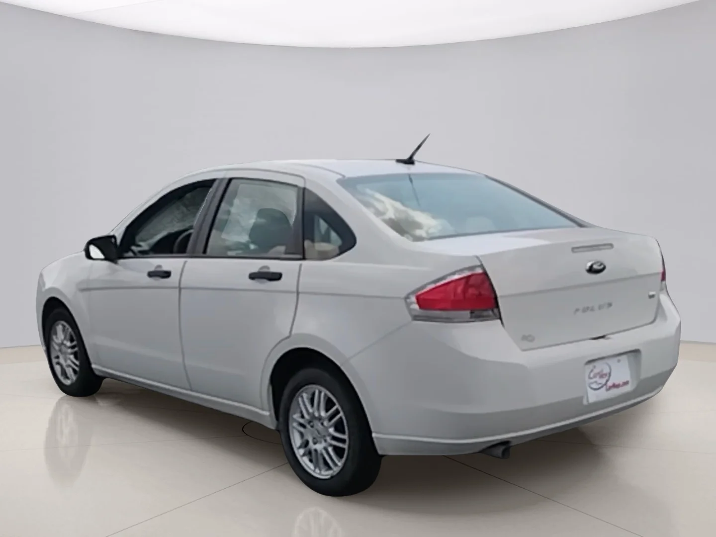 Used 2011 White Ford SE image 3