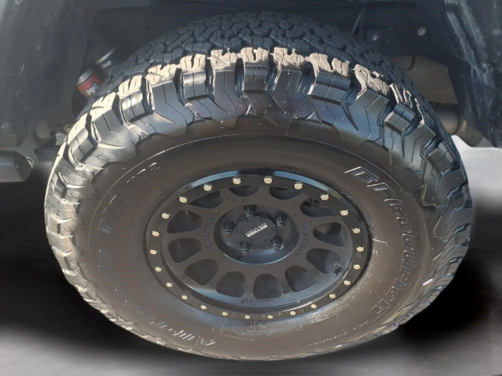 Used 2021 Billet Silver Metallic Clearcoat Jeep Mojave image 10