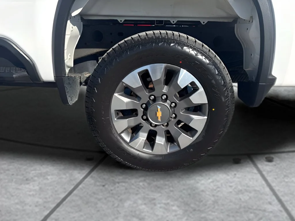 Used 2024 White Chevrolet Custom image 28