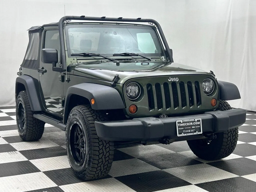 Used 2009 Green Jeep X image 2