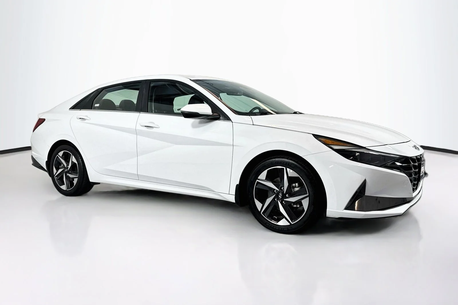 Used 2023 Ceramic White Hyundai Limited image 3