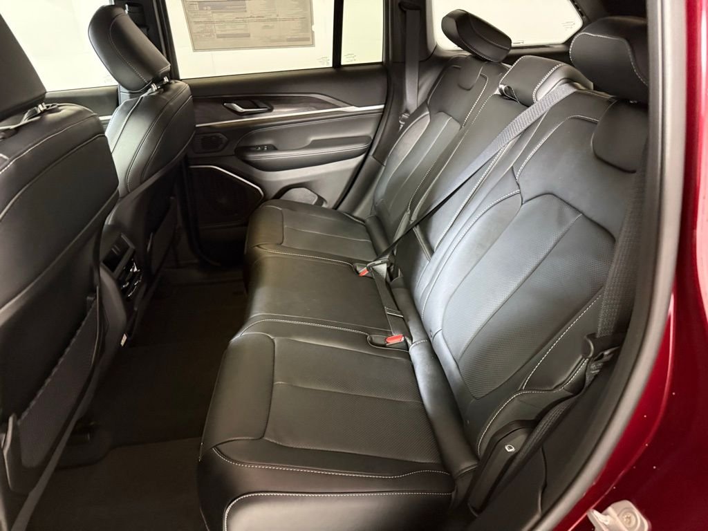 New 2026 Velvet Red Pearl-Coat Exterior Paint Jeep Limited Reserve image 13