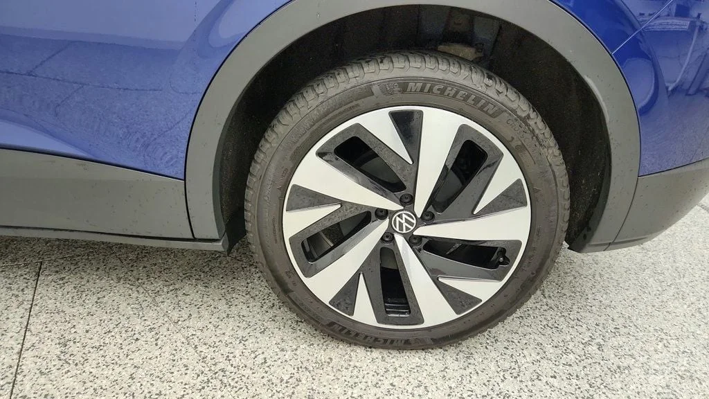 Used 2022 Dusk Blue Metallic/Black Roof Volkswagen Pro S AWD image 9