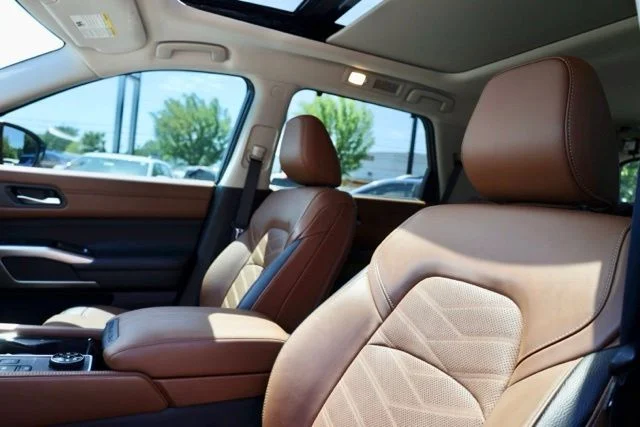Used 2023 Gray Nissan Platinum image 20
