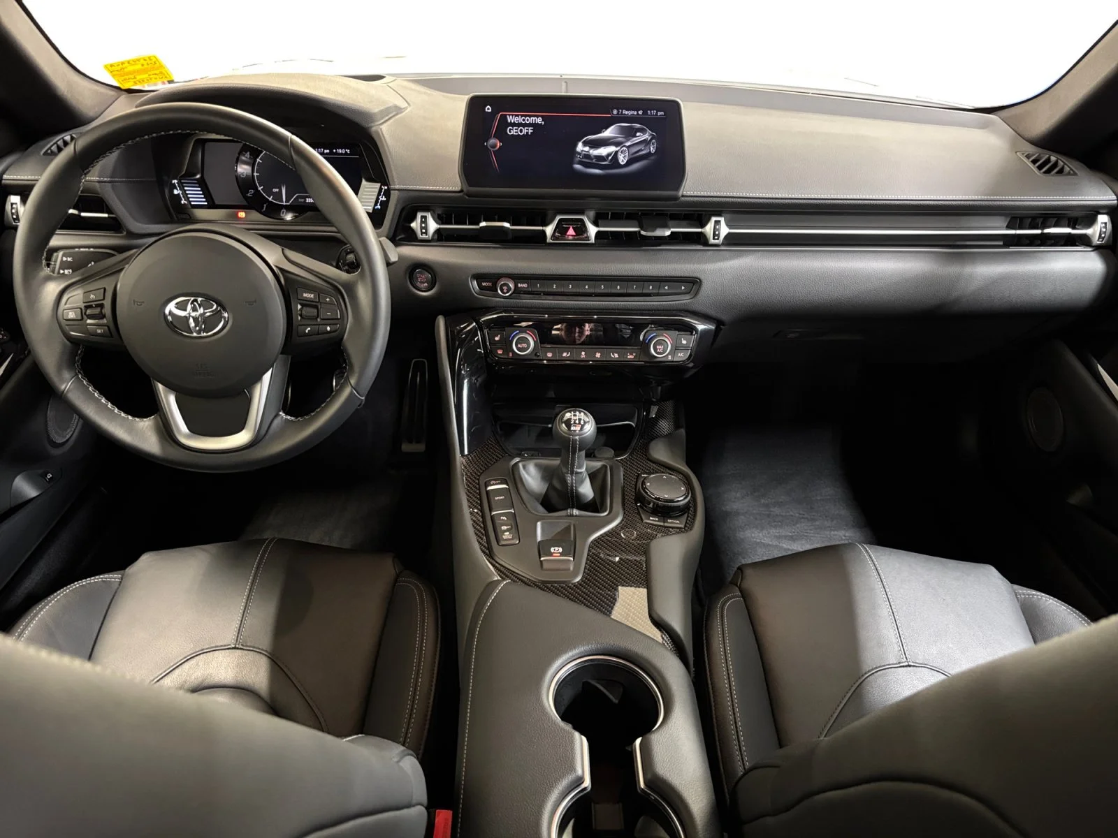 Used 2025 White Toyota 3.0 image 12