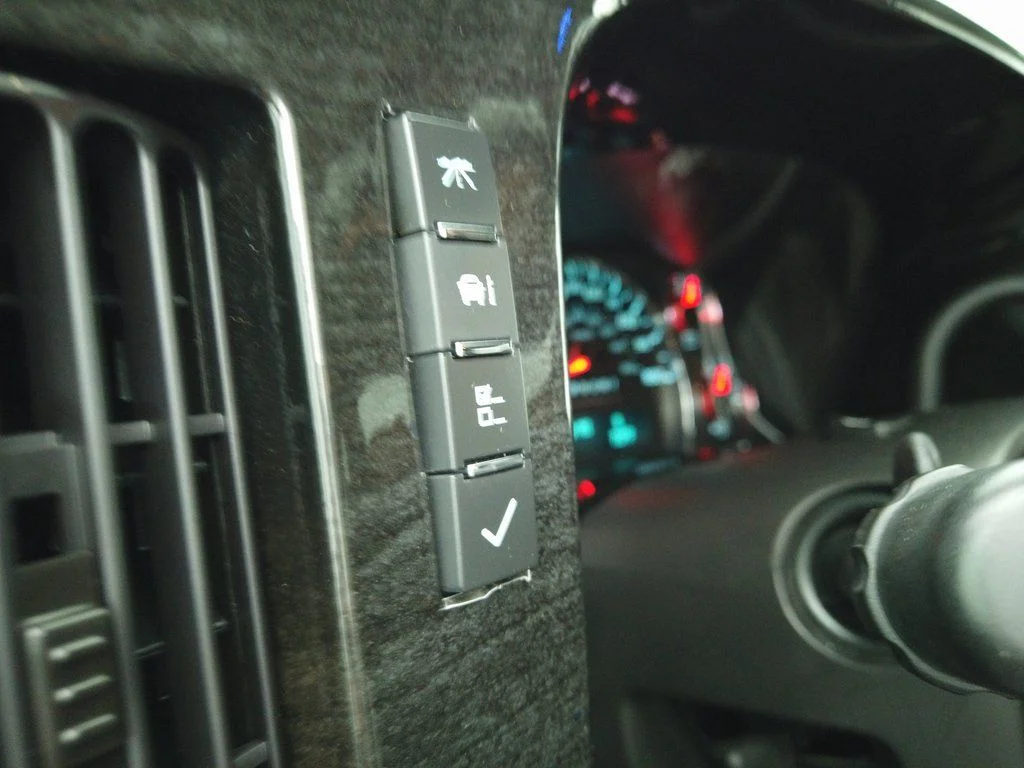 Used 2020 Summit White GMC Explorer Limited SE image 23