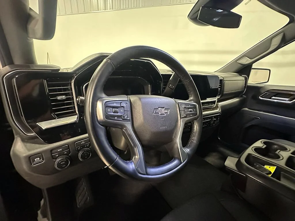 Used 2023 BLACK Chevrolet RST image 22