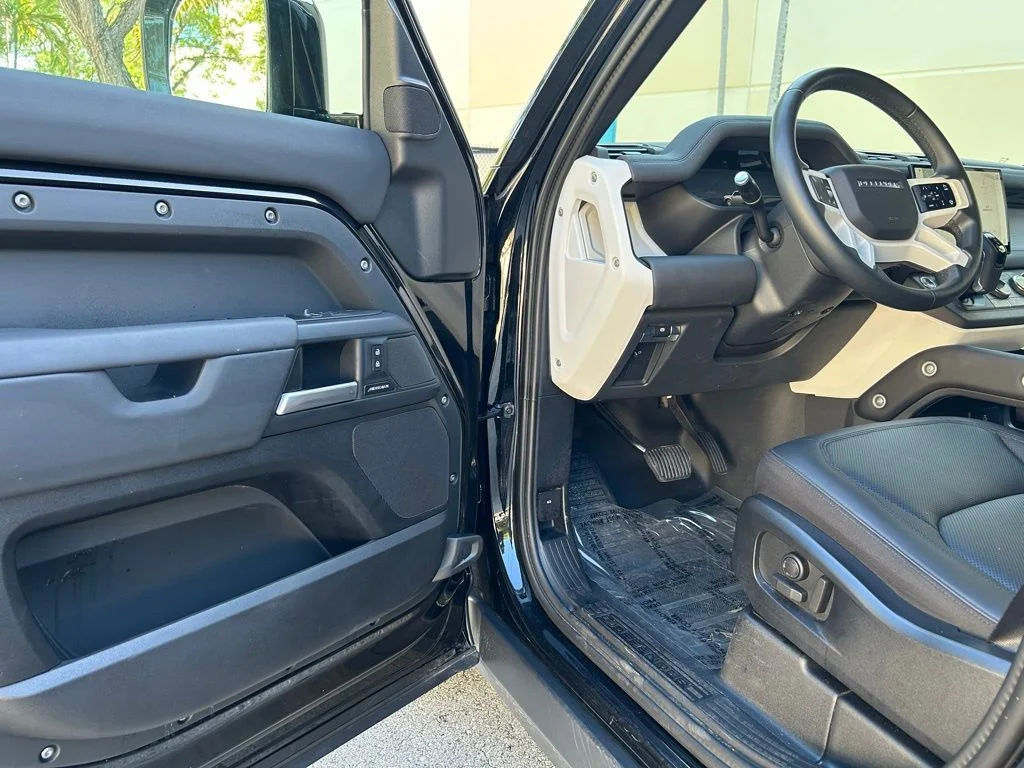 Used 2025 Black Land Rover S image 15
