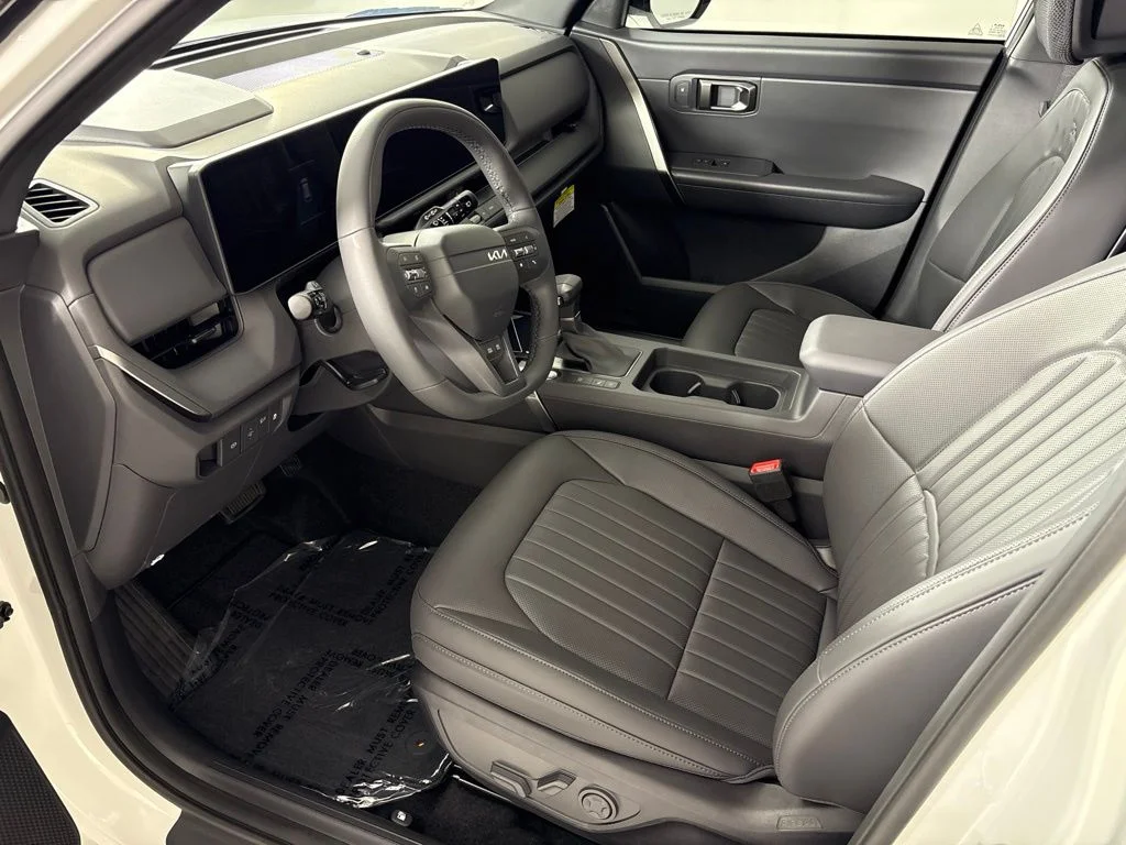 New 2027 Snow White Pearl / Black Roof Kia X-Line image 25