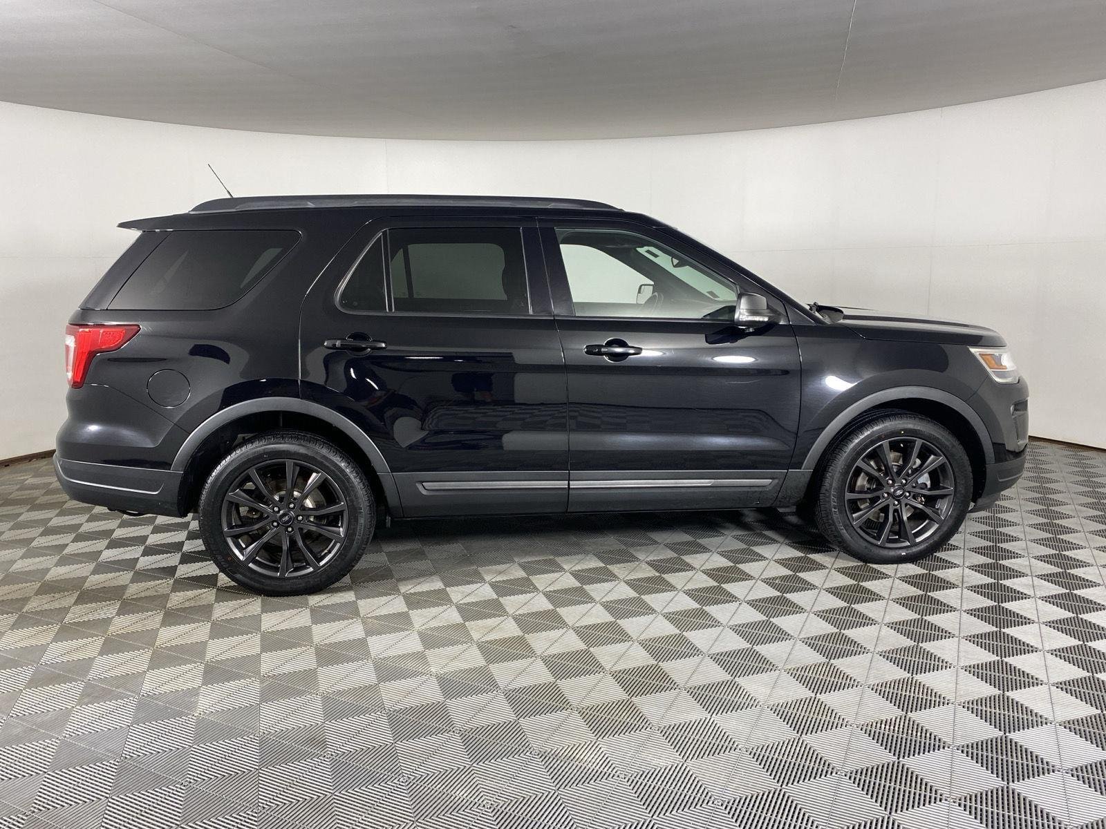 Used 2018 Shadow Black Ford XLT image 18