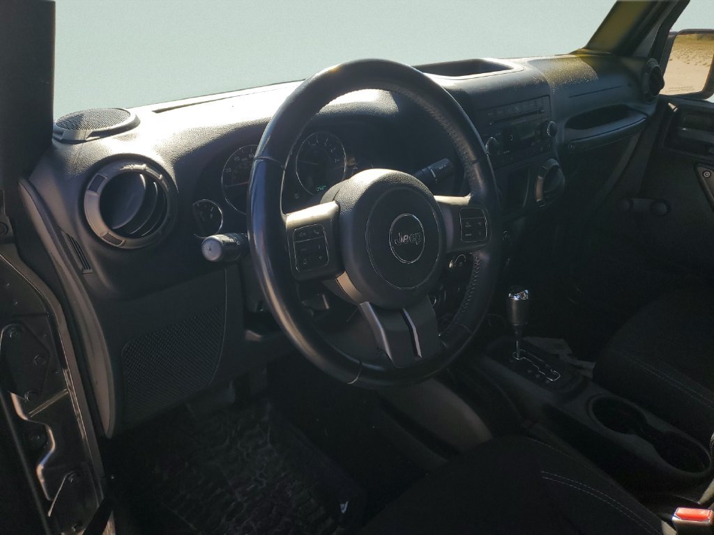 Used 2018 Gray Jeep Sport image 12