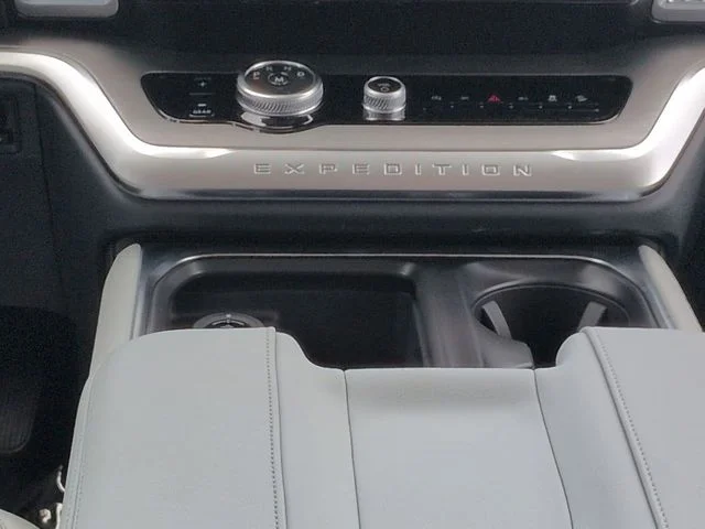 New 2026 Star White Metallic Tri-Coat Ford Platinum® image 19