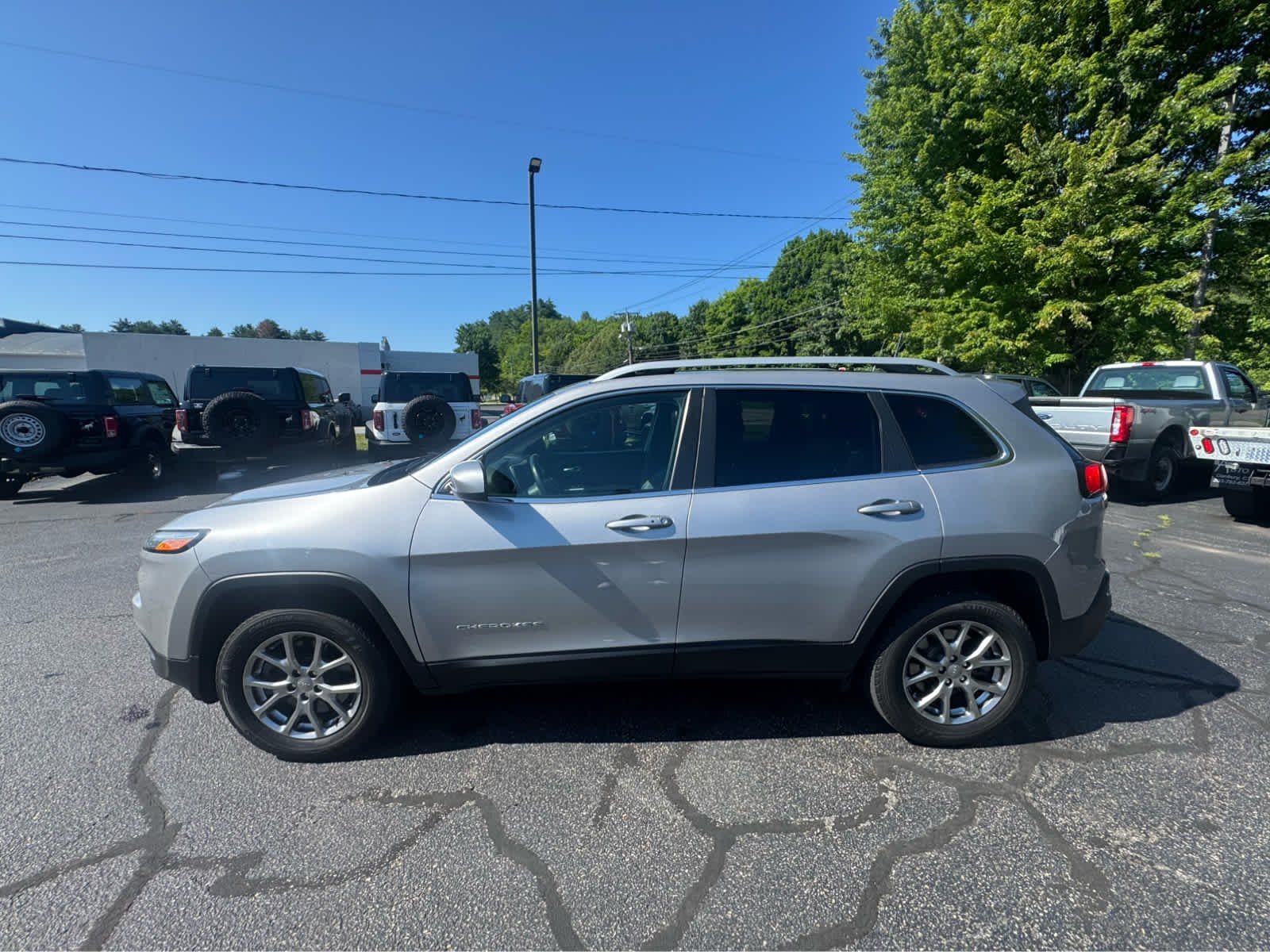Certified 2018 Jeep Cherokee Latitude Plus with VIN 1C4PJMLX1JD607742 for sale in Litchfield, CT