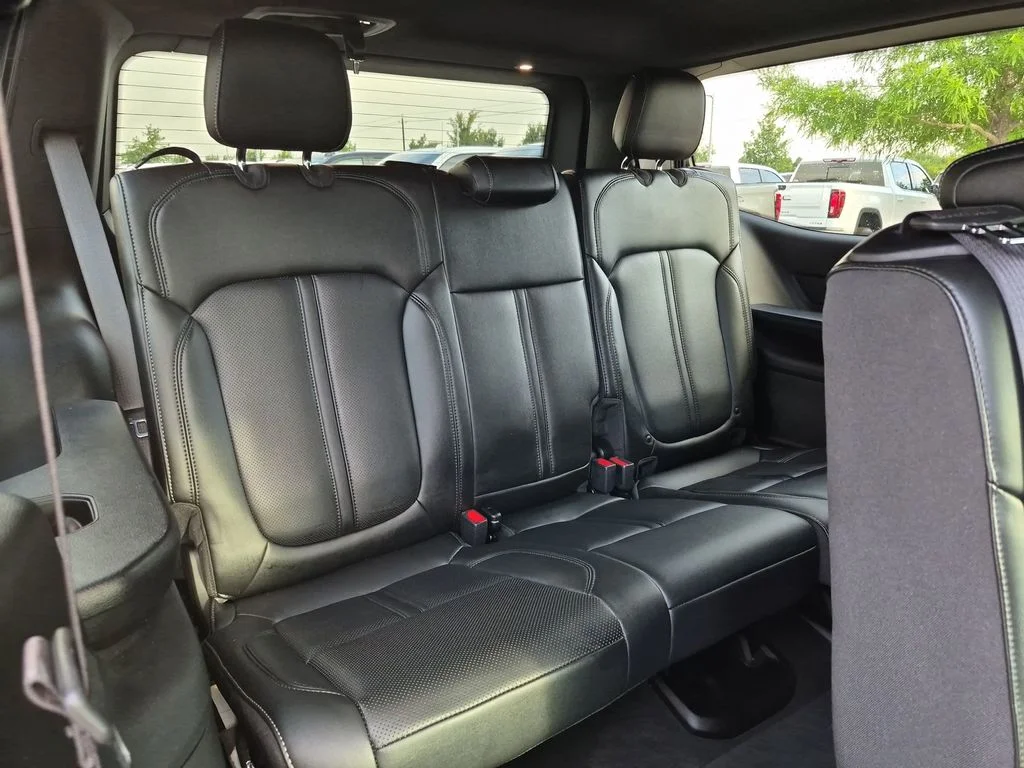 Used 2023 White Jeep Base image 37