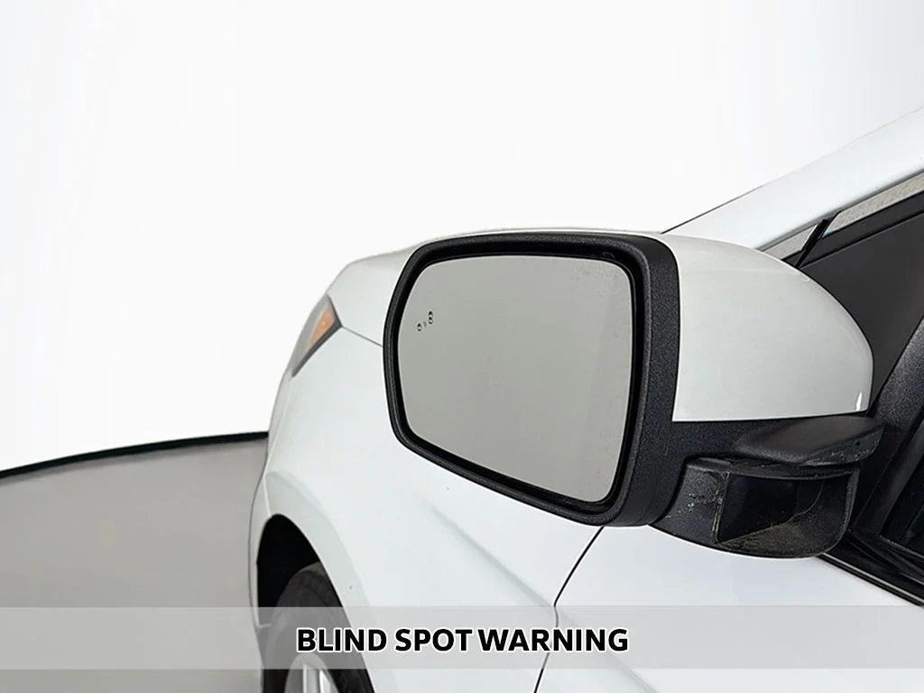 Used 2023 Oxford White Ford SEL image 3
