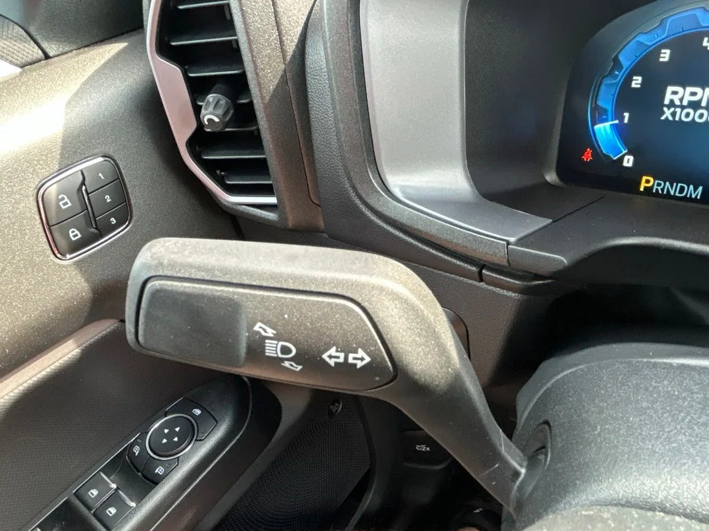 New 2026 Velocity Blue Metallic Ford Badlands® image 27
