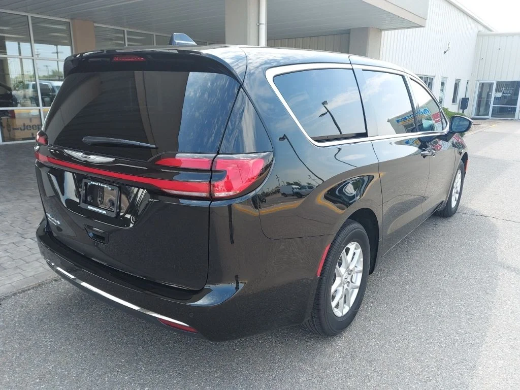 2026 Chrysler Pacifica Select - Photo 7