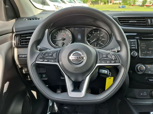 Used 2021 Black Nissan S image 31