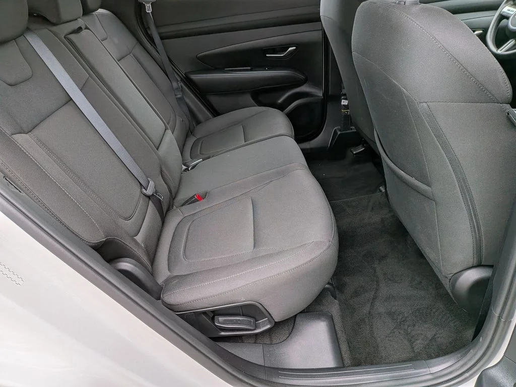 Used 2025 White Hyundai SE image 27