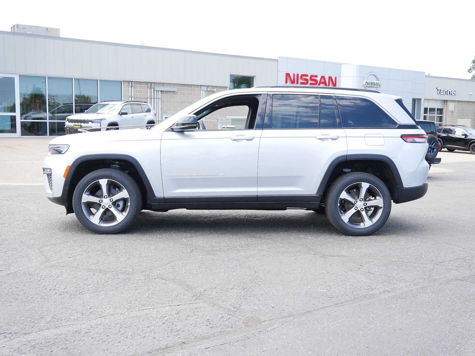 New 2026 Silver Zynith Jeep Limited image 4