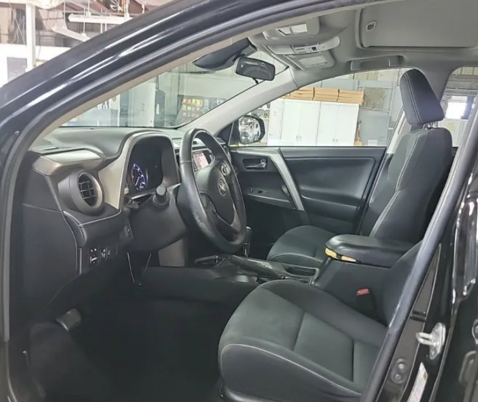 Used 2018 Black Toyota XLE image 8