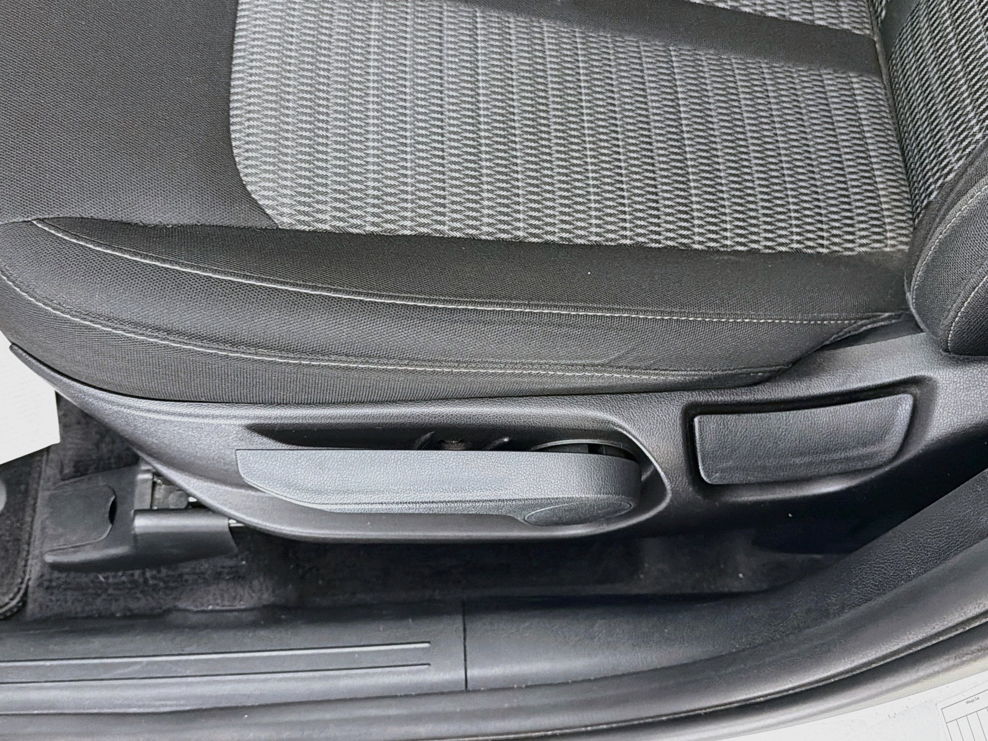 2021 Kia Sorento LX - Photo 18