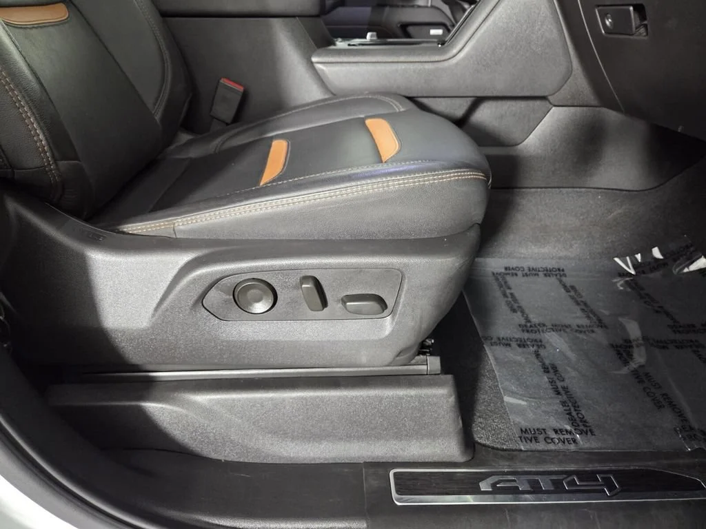 Used 2025 Summit White GMC AT4 image 32