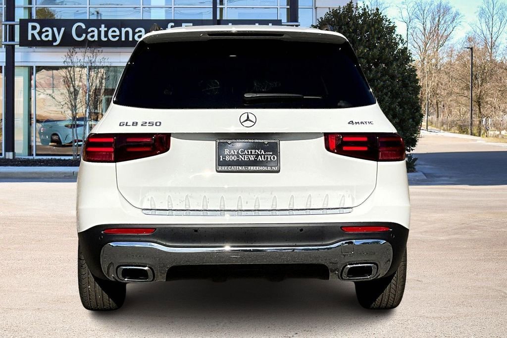 New 2026 Polar White Mercedes-Benz GLB 250 image 18