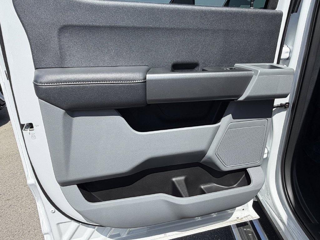 New 2026 Oxford White Ford F-250® XLT image 17
